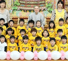 원장스님과 아이들